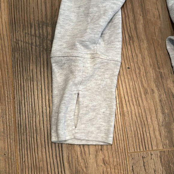 Athleta Woman’s Gray Crewneck Size XL - Picture 4 of 7